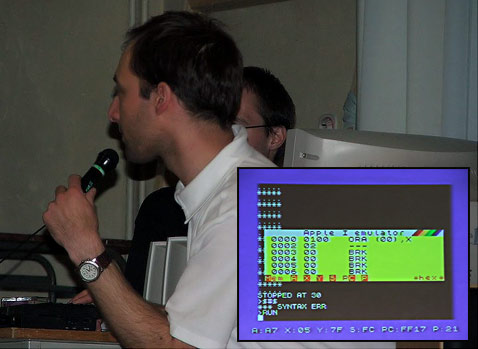 Gama presenting his Apple II (6502 processor) emulator running on speccy.